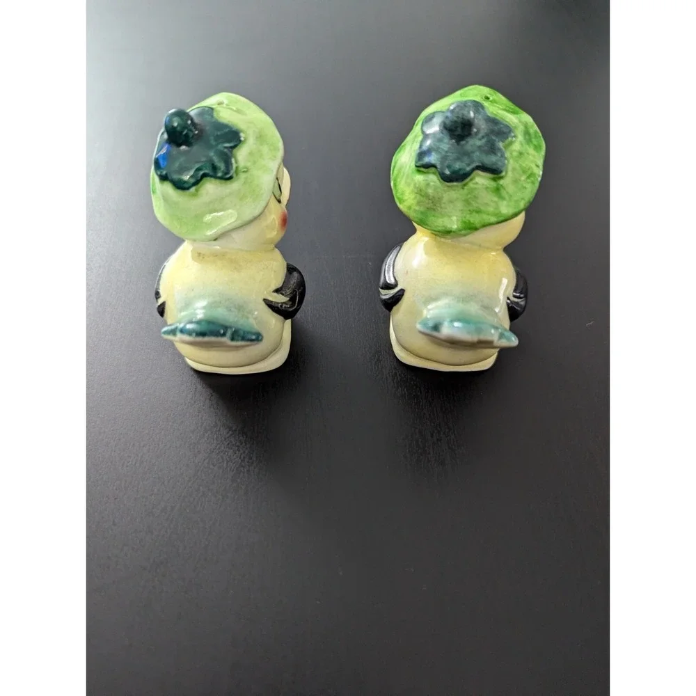 Vintage Anthropomorphic Bird Couples Wearing A Hat Salt‎ & Pepper Shakers Set